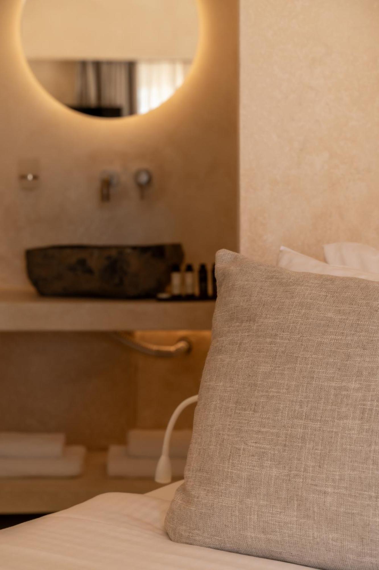Heyday Luxury Suites 페리사 외부 사진